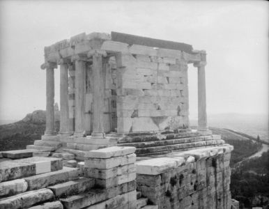 <bdi class="metadata-value">Athènes (Attique), Acropole, temple d'Athéna Niké</bdi>