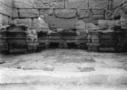Palmyre/Tadmor, sanctuaire de Baalshamin. Thalamos, assemblage de l'entablement