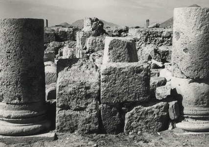 Palmyre/Tadmor , sanctuaire de Baalshamîn. Murs tardifs entre des colonnes