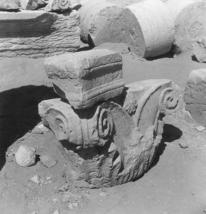 Palmyre/Tadmor, sanctuaire Baalshamîn. Chapiteau de colonne en pierre tendre