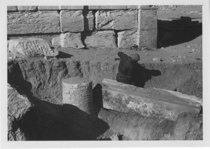 Palmyre/Tadmor , sanctuaire de Baalshamîn. Dégagement du portique T 2