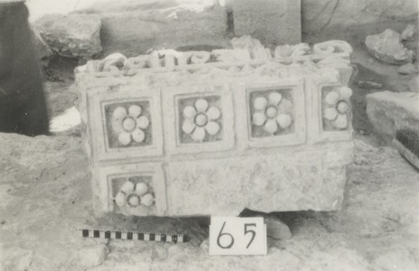 Palmyre/Tadmor , sanctuaire de Baalshamîn. Corniche à caisson à décor floral