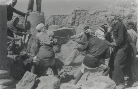 Palmyre/Tadmor, sanctuaire de Baalshamîn. Photographie d'ambiance avec des ouvriers au travail