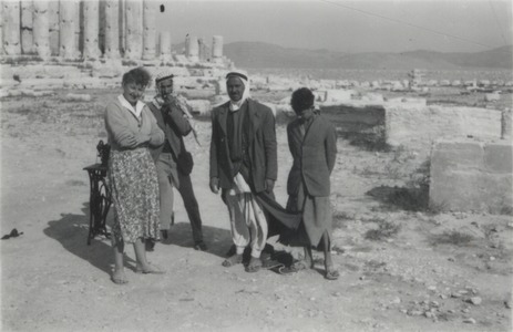 Palmyre/Tadmor, sanctuaire de Baalshamîn. Photographie d'ambiance avec Mme Fellmann et locaux