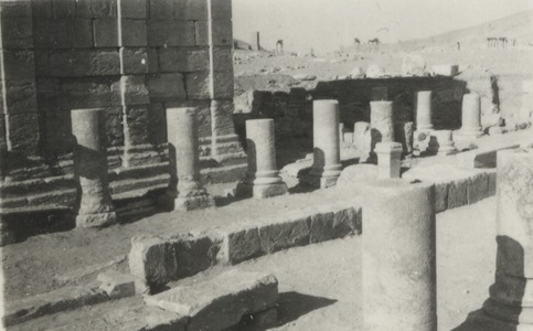 Palmyre/Tadmor, sanctuaire de Baalshamîn. Portique T 2 et salle de banquets