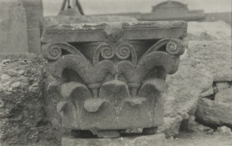 Palmyre/Tadmor, sanctuaire de Baalshamîn. Chapiteau épannelé, type B (cour du temple)