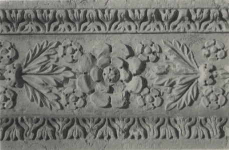 Palmyre/Tadmor, sanctuaire de Baalshamîn. Détail d'un bloc architectonique avec décor végétale