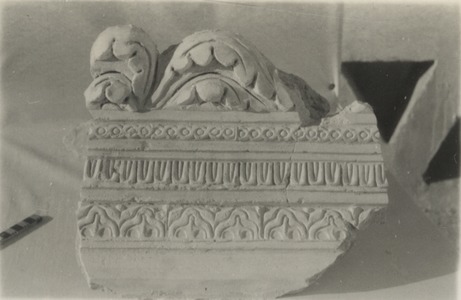 Palmyre/Tadmor, sanctuaire de Baalshamîn. Fragment de corniche de type B
