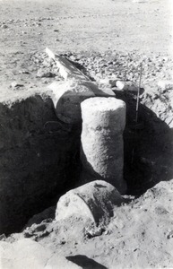 Palmyre/Tadmor, fouille du sanctuaire de Baalshamîn. Tambours de colonnes en cours de dégagement