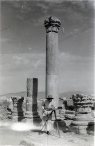 Palmyre/Tadmor, sanctuaire de Baalshamîn. Photographie d'ambiance avec l'architecte Jacques Vicari