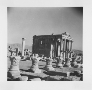 Palmyre/Tadmor, sanctuaire de Baalshamîn, angle nord-est de la cour sud et temple, vue sud