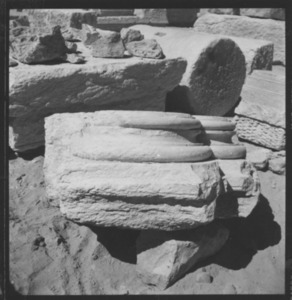 Palmyre/Tadmor, sanctuaire de Baalshamîn, base de colonne trilobée (bloc 10)