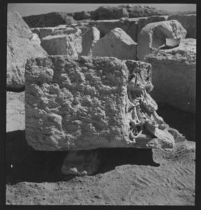 Palmyre/Tadmor, sanctuaire de Baalshamîn, chapiteau de colonne (bloc 40)