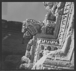 Palmyre/Tadmor, sanctuaire de Baalshamîn, détail du fronton gauche du thalamos